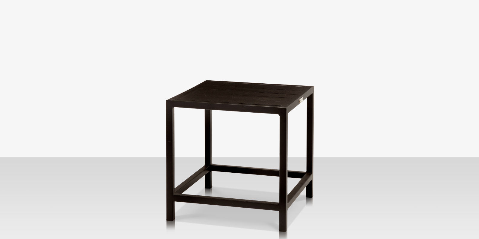 DecoScapes Delano Aluminum 18'' Wide Square End Table