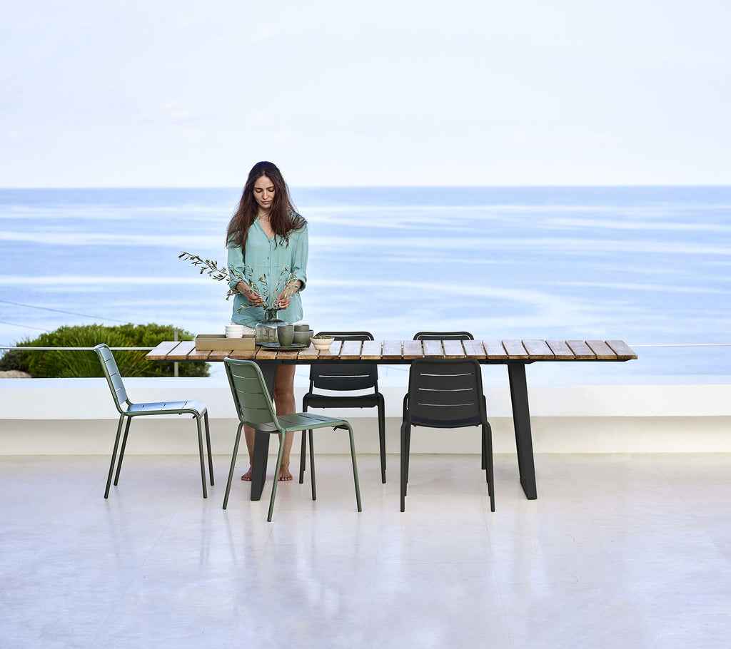 Cane-Line Copenhagen Dining Table with 32.67 Inches Extension