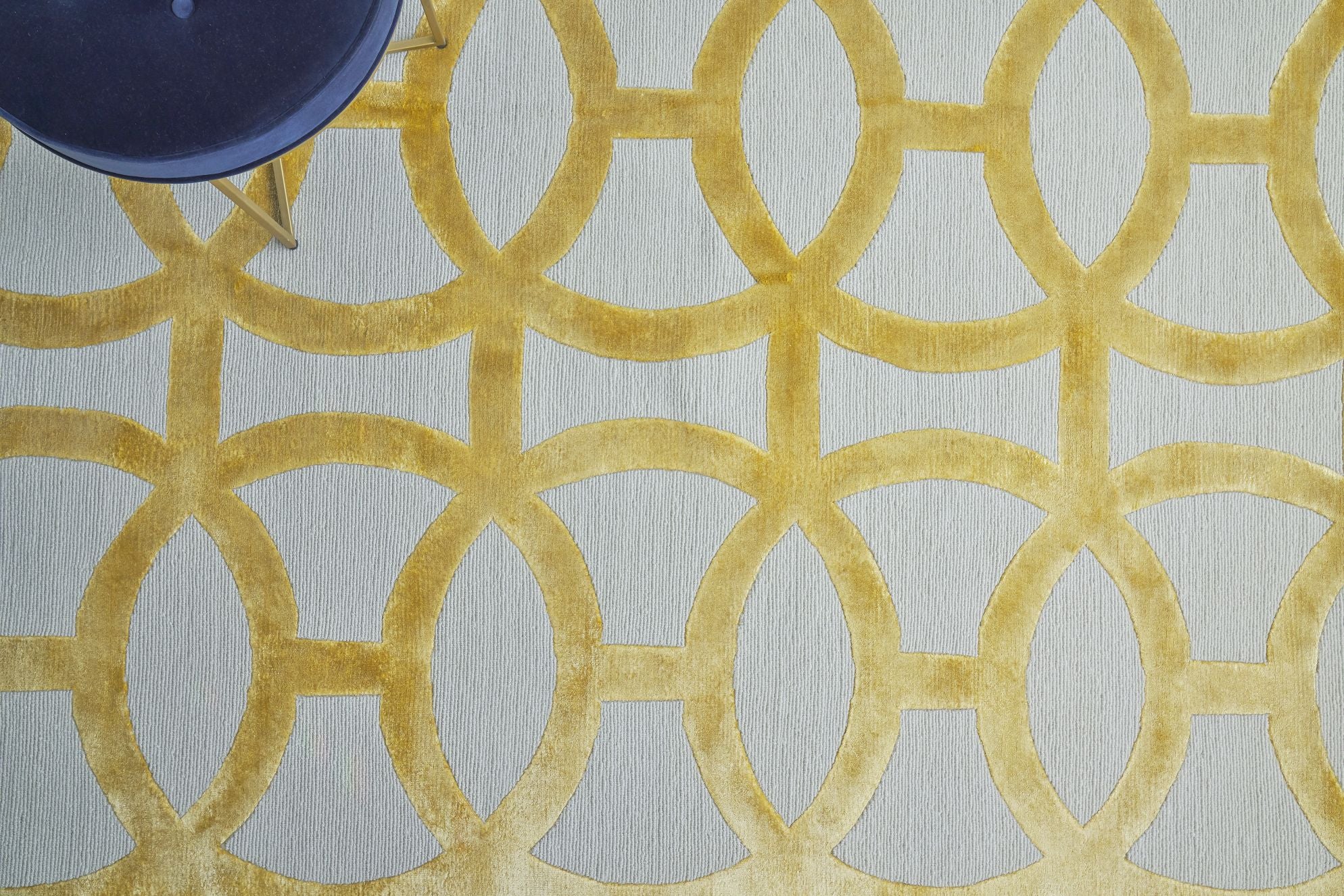 Exquisite Rugs Metro Velvet Handmade Hand-Knotted New Zealand Wool and Viscose Area Rug