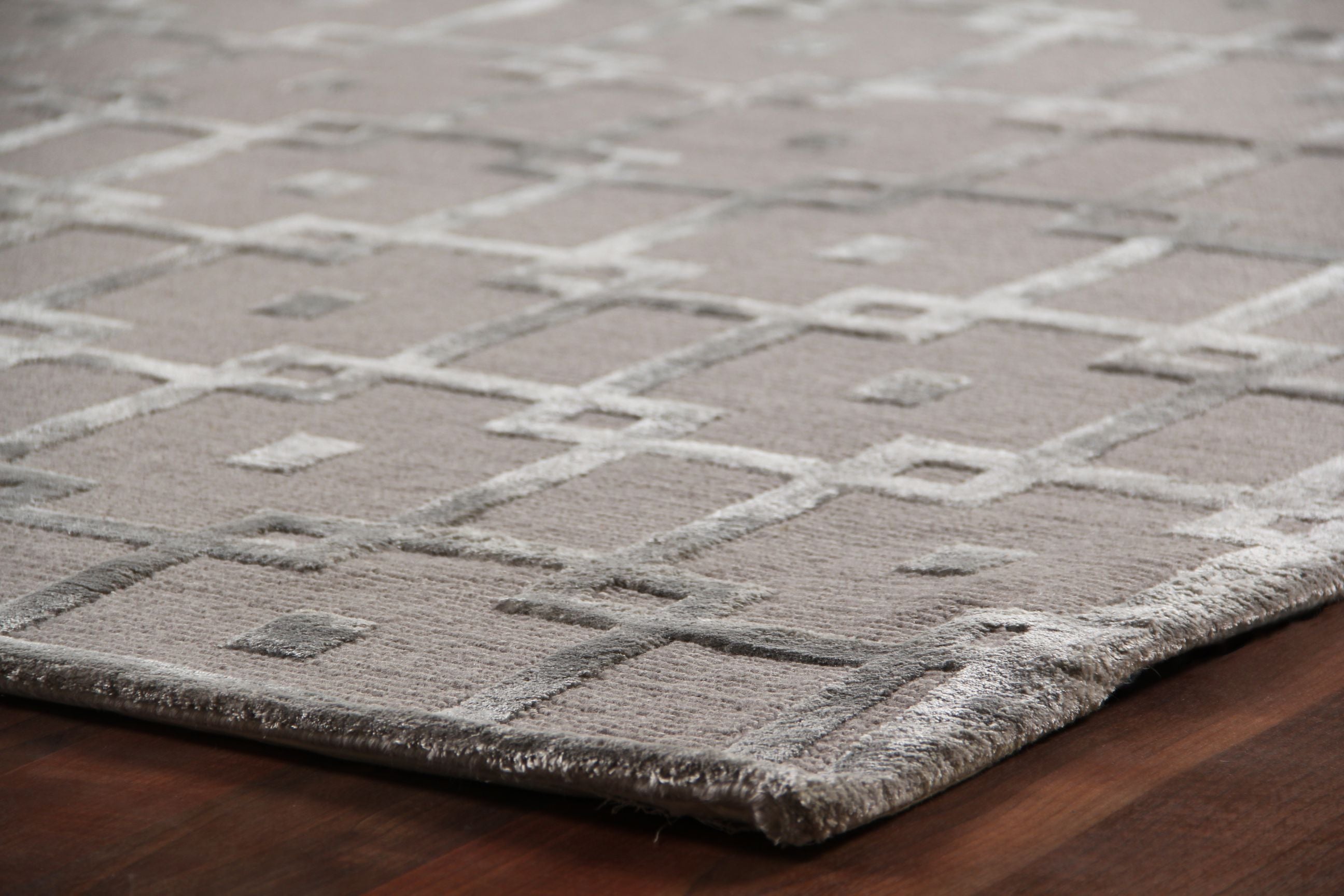 Exquisite Rugs Metro Velvet Handmade Hand-Knotted New Zealand Wool and Viscose Area Rug