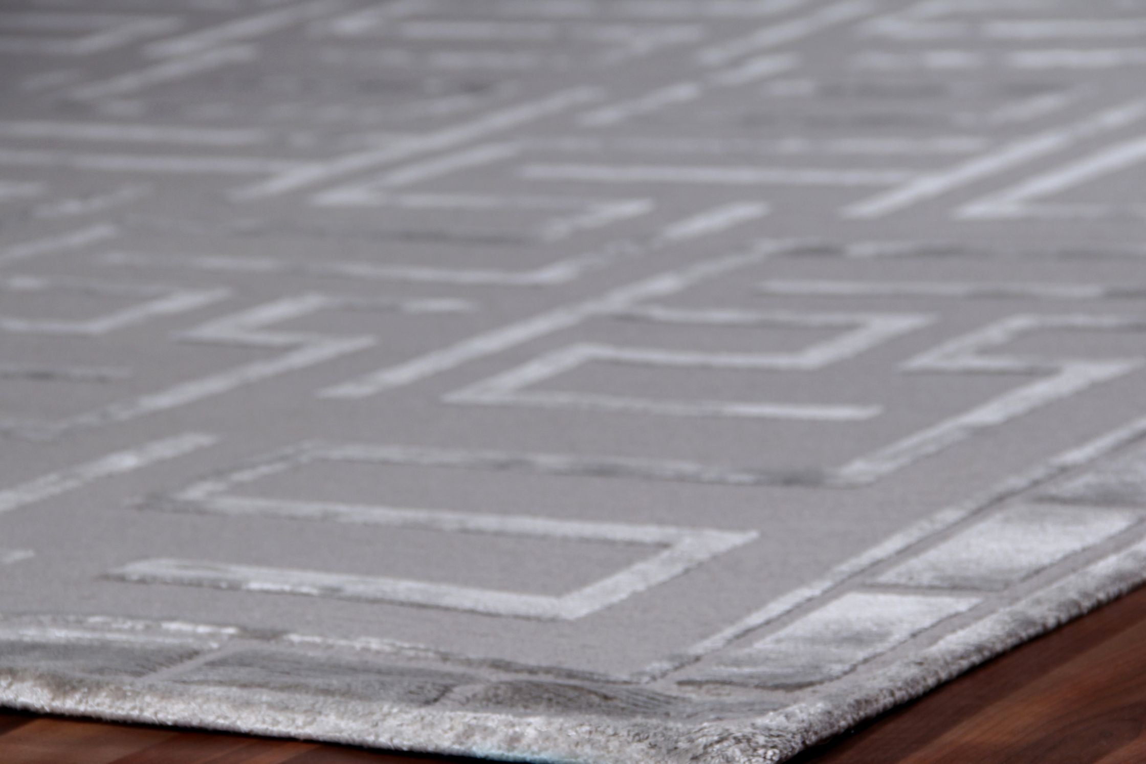 Exquisite Rugs Metro Velvet Handmade Hand-Knotted New Zealand Wool and Viscose Area Rug