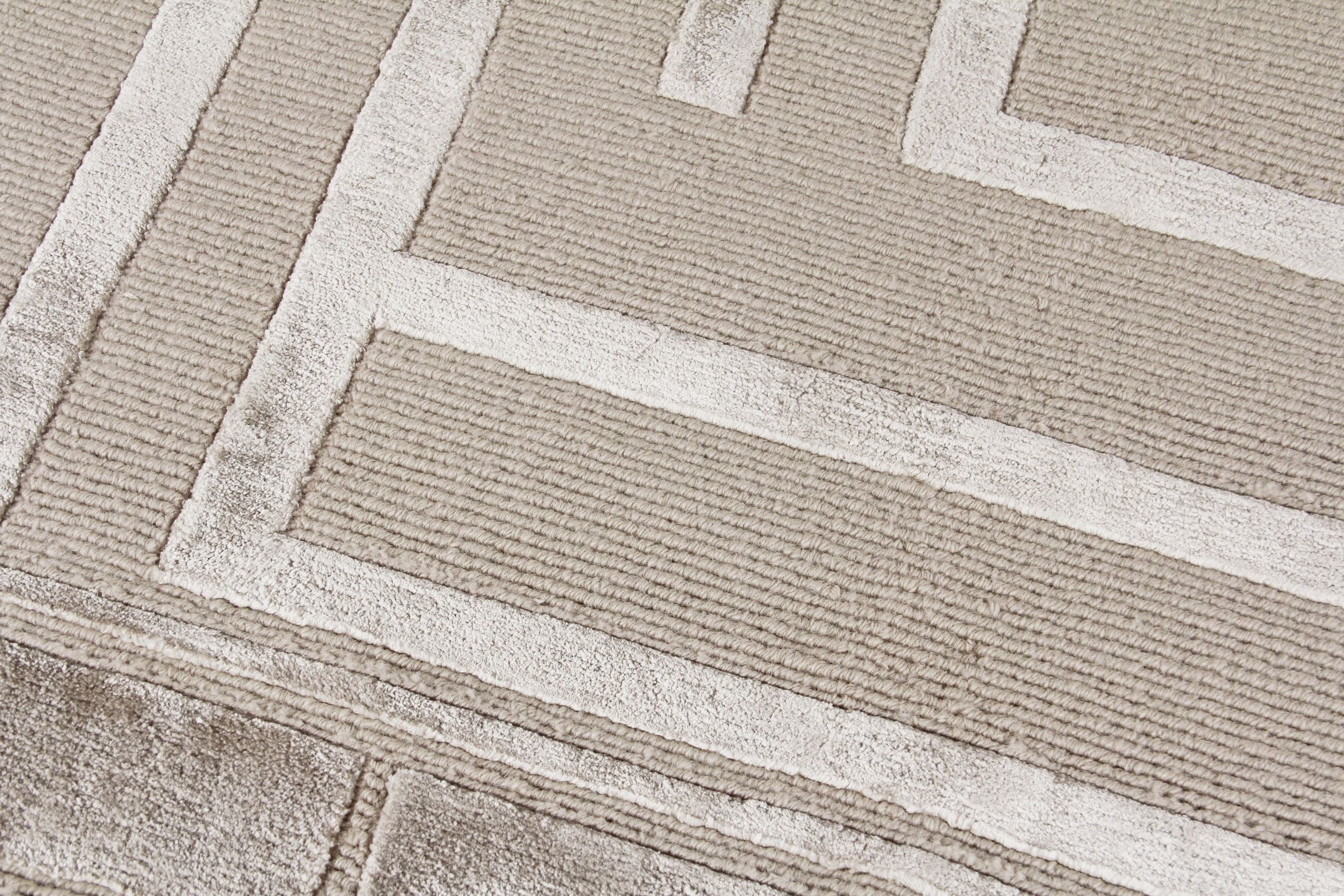 Exquisite Rugs Metro Velvet Handmade Hand-Knotted New Zealand Wool and Viscose Area Rug
