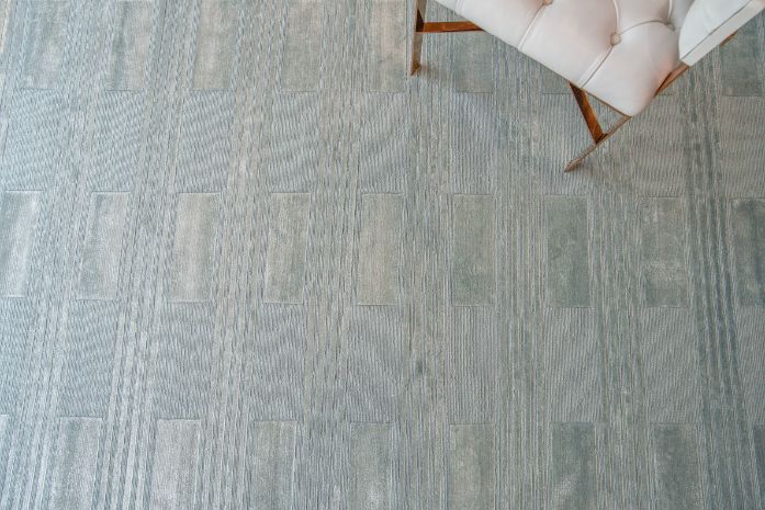 Exquisite Rugs Metro Velvet Handmade Hand-Knotted New Zealand Wool and Viscose Area Rug