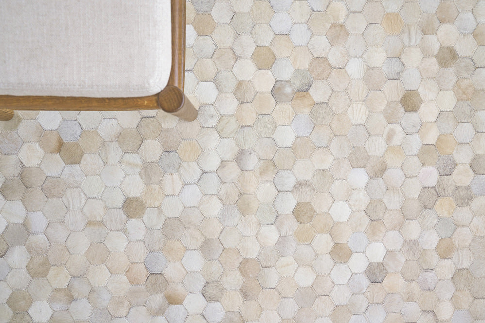 Exquisite Rugs Mosaic Leather Cowhide Ivory Area Rug