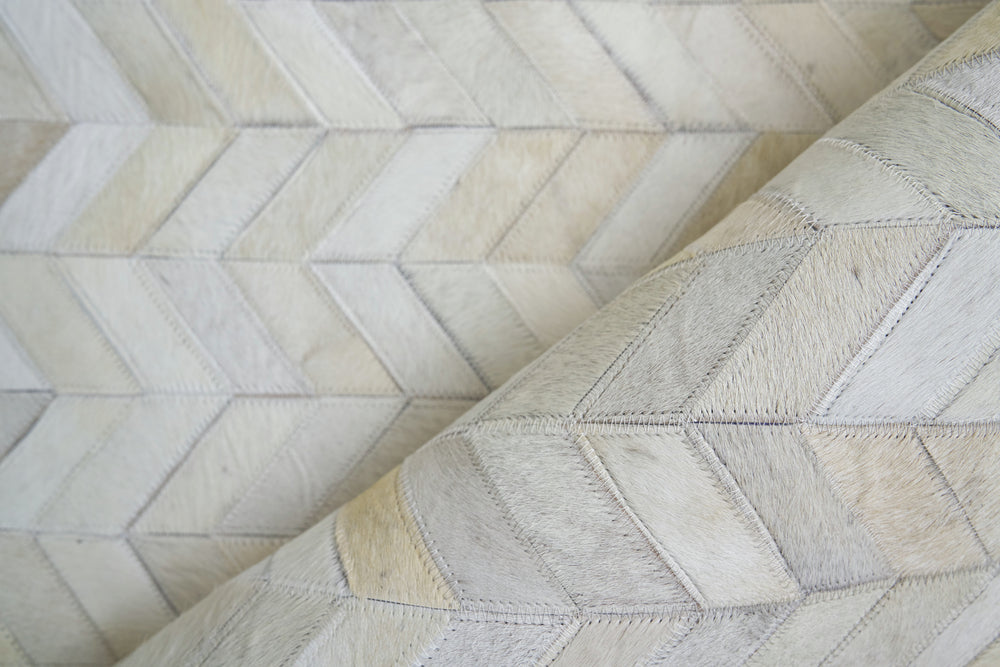 Exquisite Rugs Mosaic Leather Cowhide Ivory Area Rug