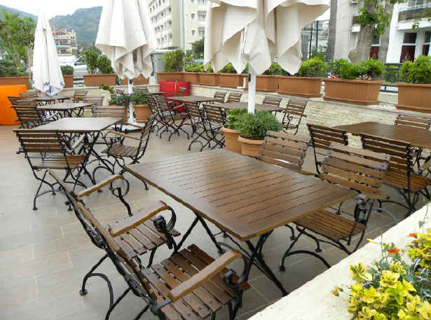 Furniture Designhouse French Cafe Bistro 32" x 48" Rectangular Folding Table - European Chestnut Wood Slat Top