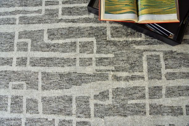 Exquisite Rugs Aldridge Handmade Hand-Knotted New Zealand Wool and Bamboo Silk Area Rug