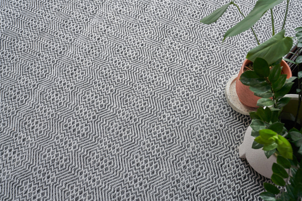 Exquisite Rugs Echo INDOOR/OUTDOOR Handmade Flatwoven PET yarn Area Rug
