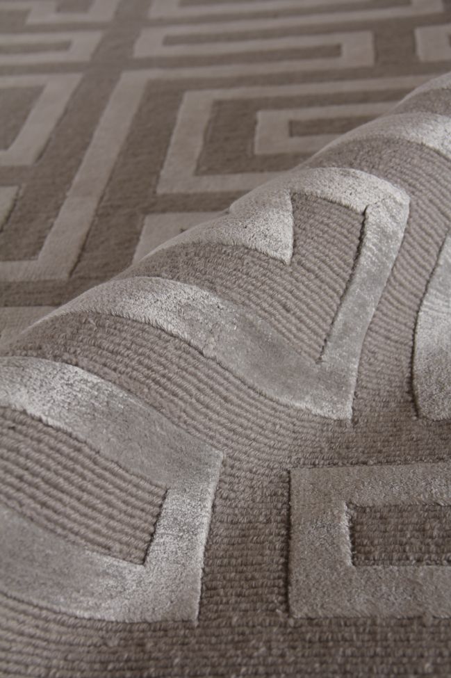 Exquisite Rugs Metro Velvet Handmade Hand-Knotted New Zealand Wool and Viscose Area Rug