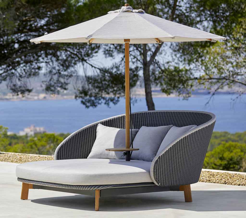 Cane-Line Peacock Daybed with Teak Tegs