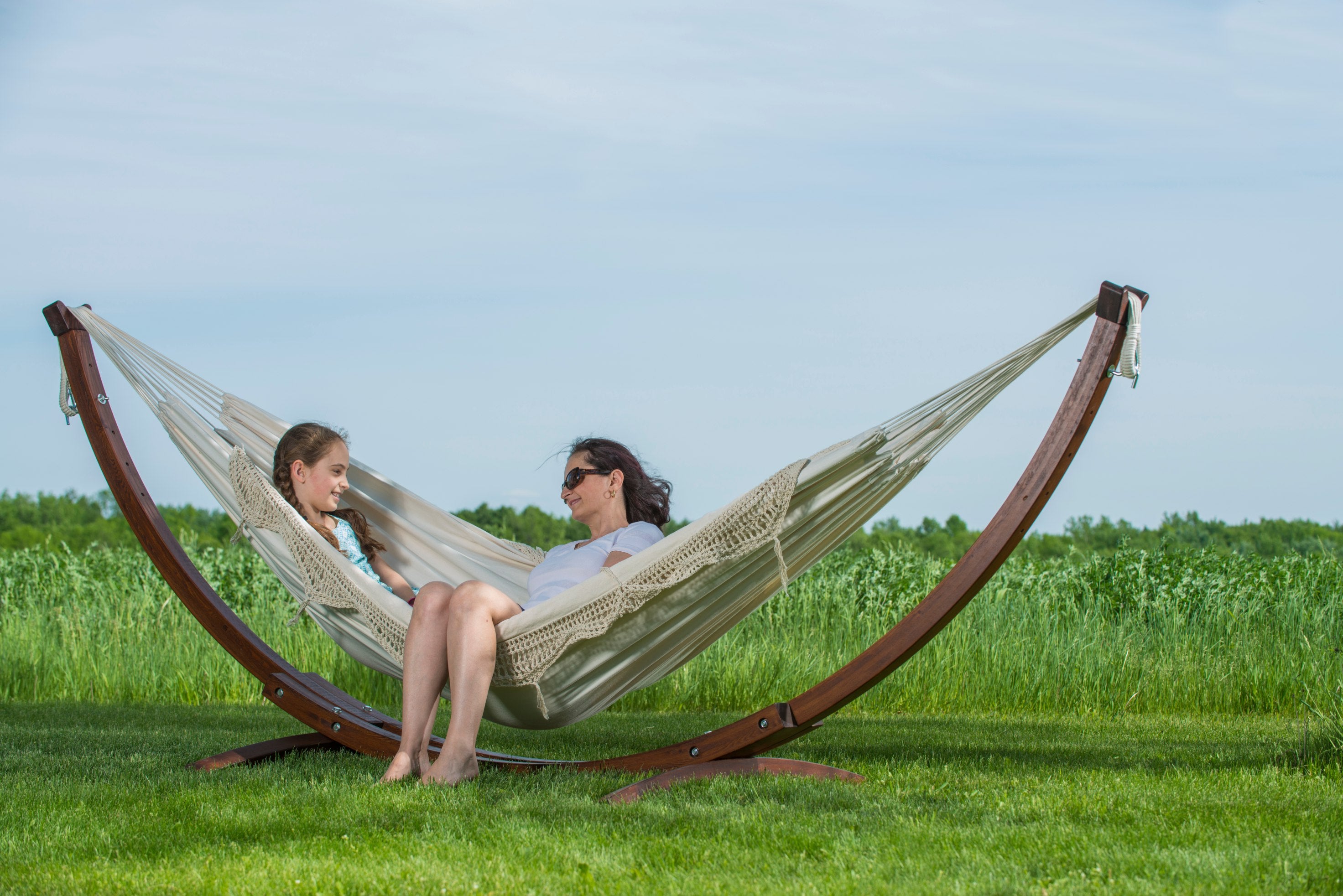 Vivere Double Cotton Hammock with Solid Pine Arc Stand - Cayo Reef/Retro/Natural with Fringe (8ft)