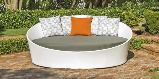 DecoScapes Furniture Cosmo Aluminum 84'' Daybed