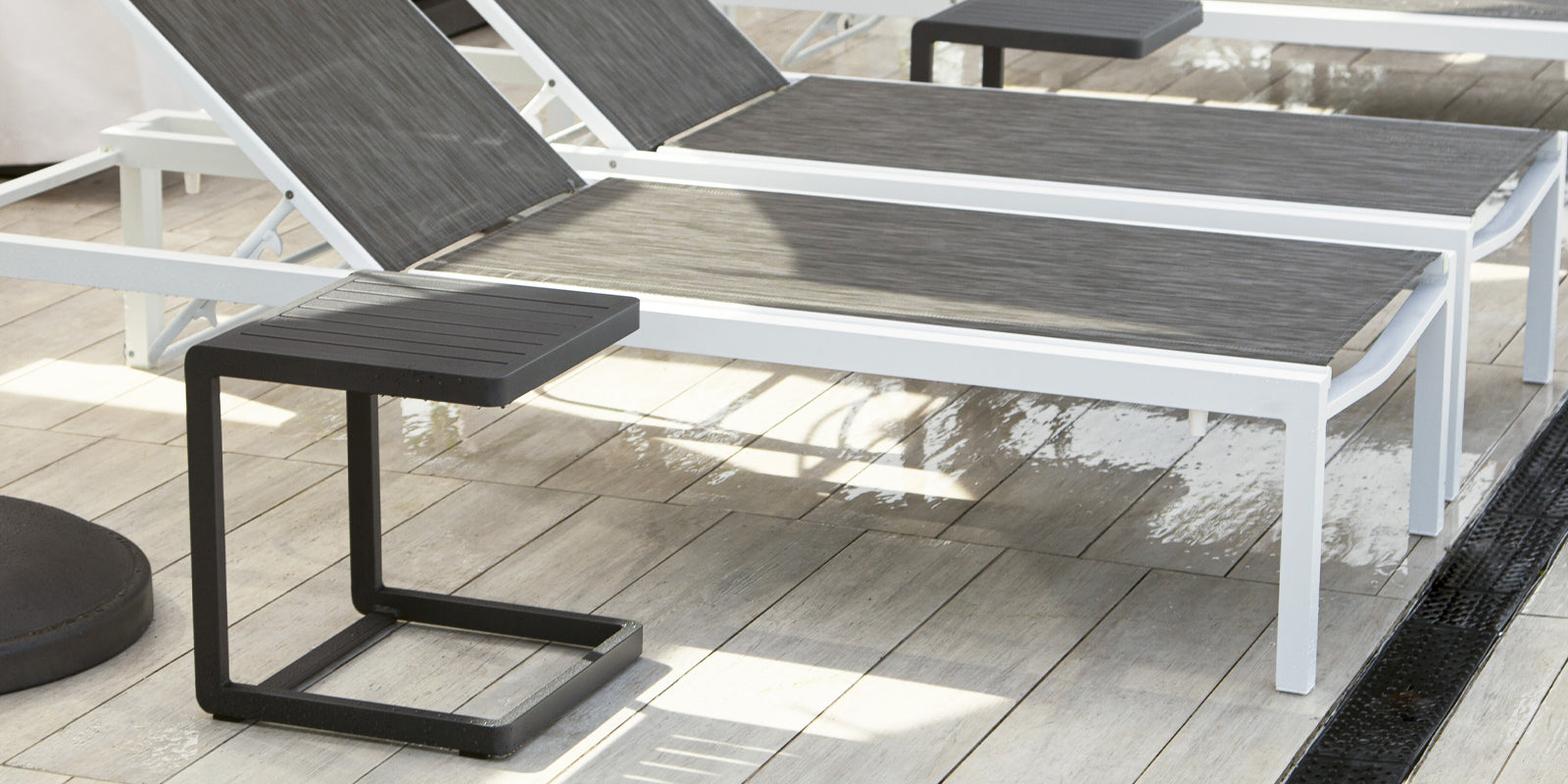 DecoScapes Fusion Aluminum 16'' Wide Square Side Table