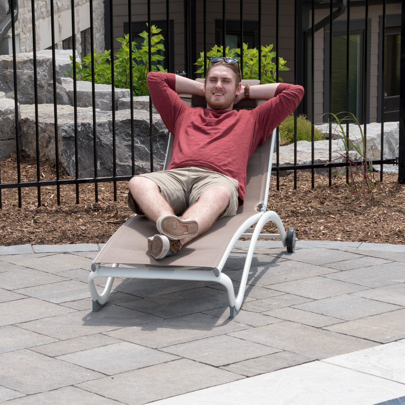 Vivere Glendale 4 position Aluminum Pool Lounger With Wheel & Pillow - Macchiato