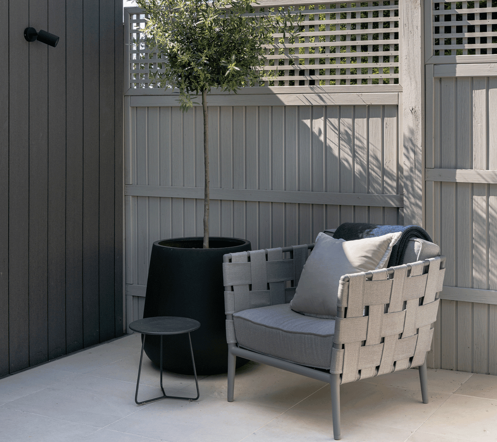 Cane-Line Conic Lounge Chair Incl. Light Grey AirTouch Cushion Set