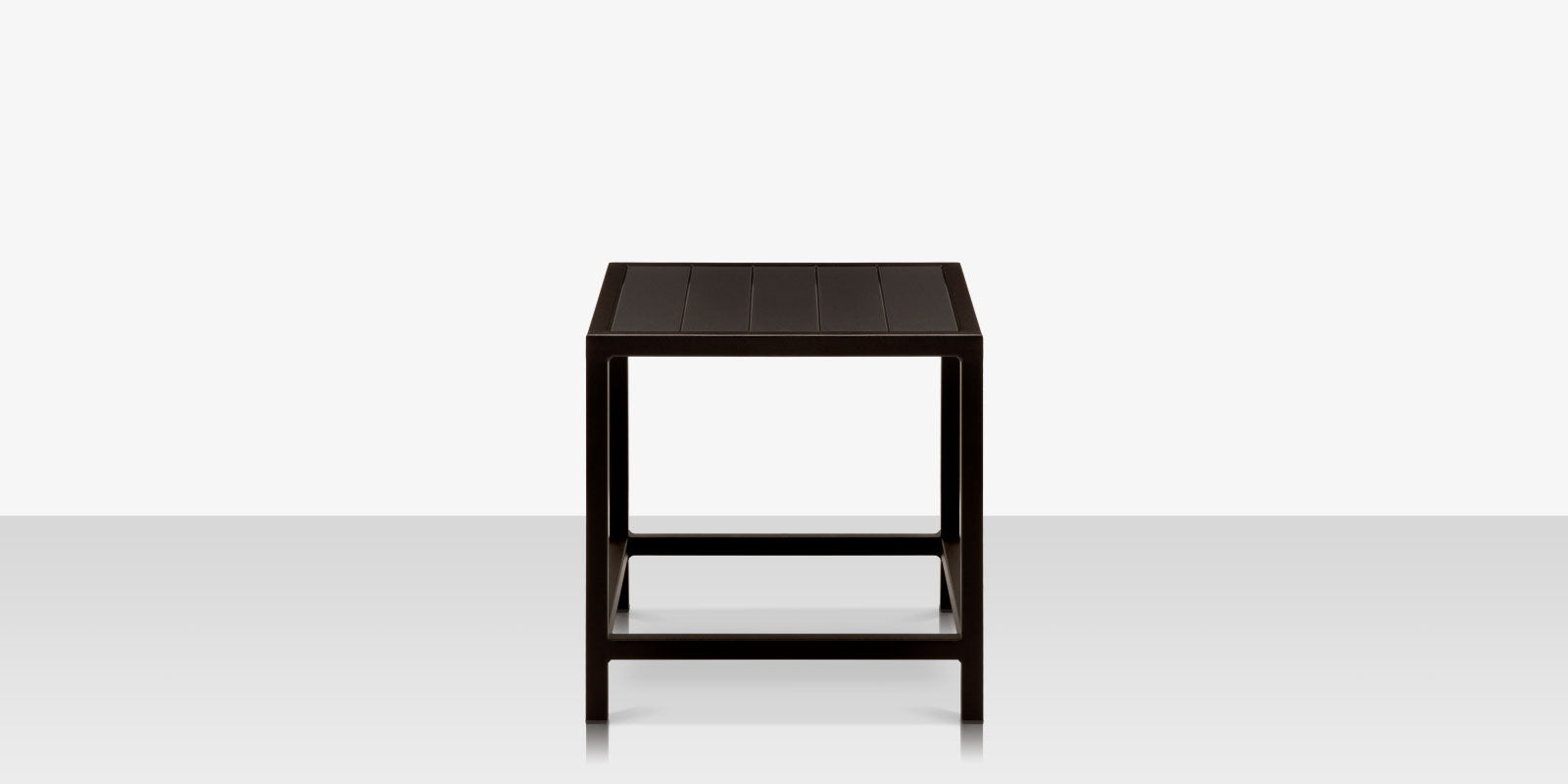 DecoScapes Delano Aluminum 18'' Wide Square End Table