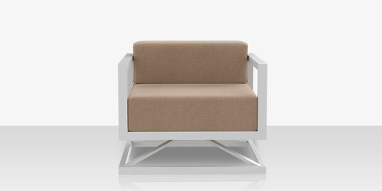 DecoScapes Iconic Aluminum Swivel Club Chair