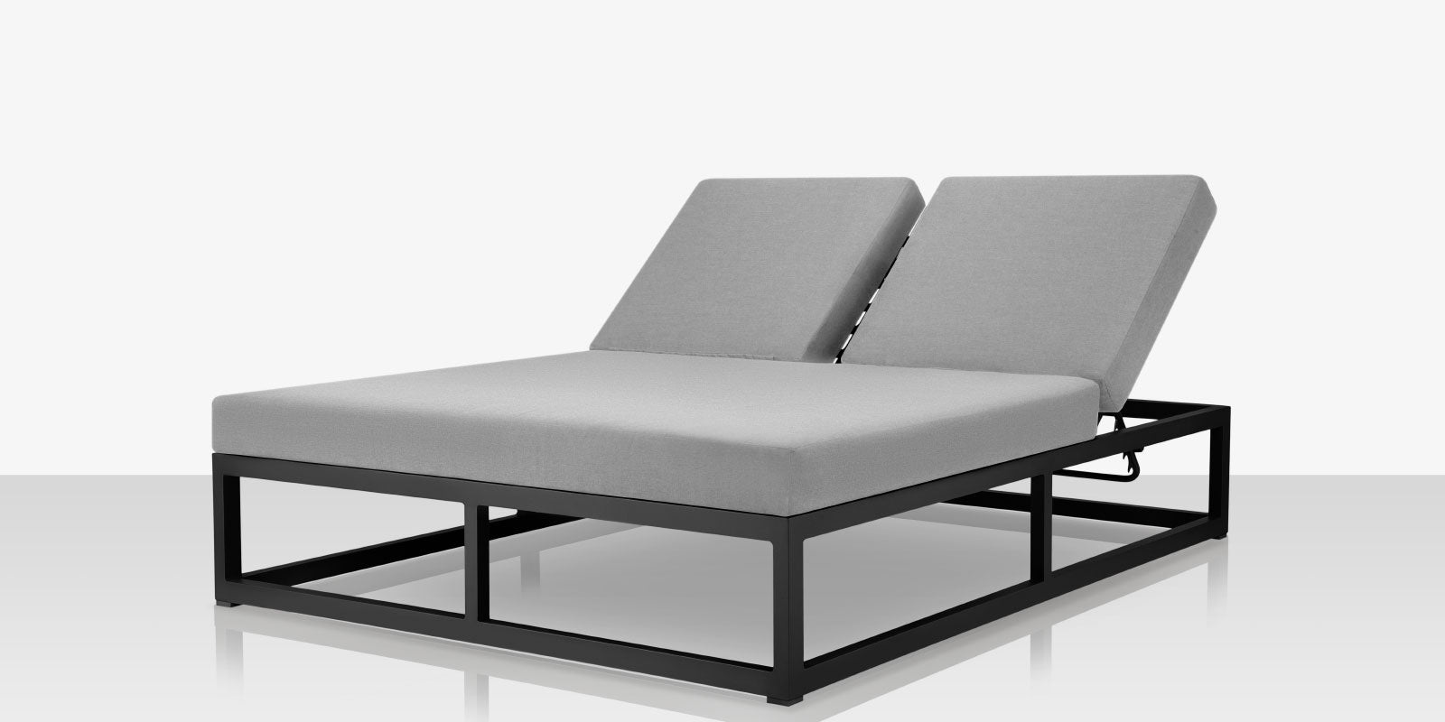 DecoScapes Furniture Iconic Aluminum Daybed