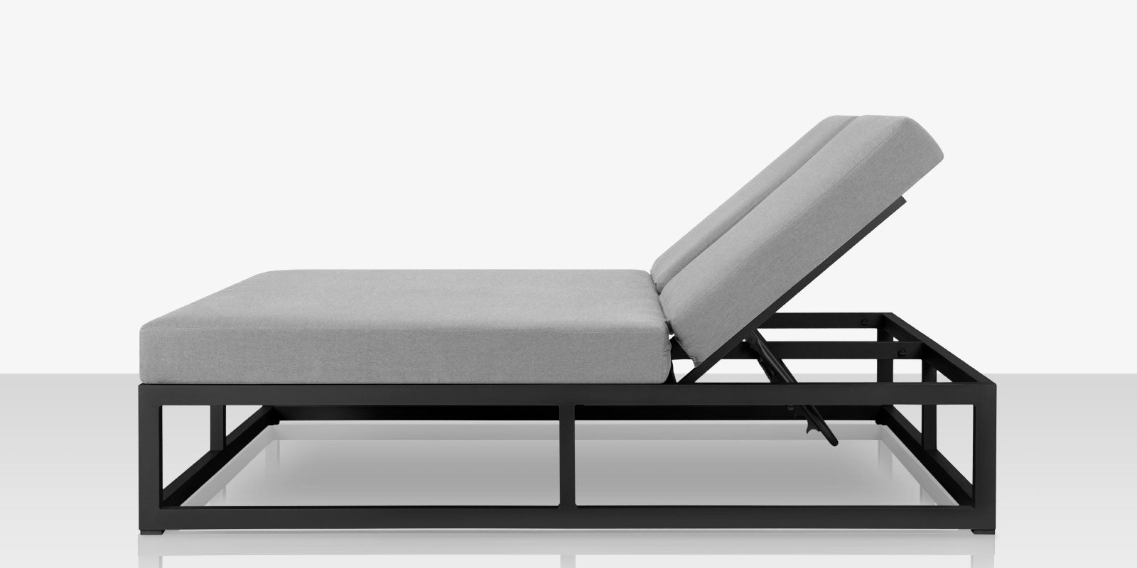 DecoScapes Furniture Iconic Aluminum Daybed