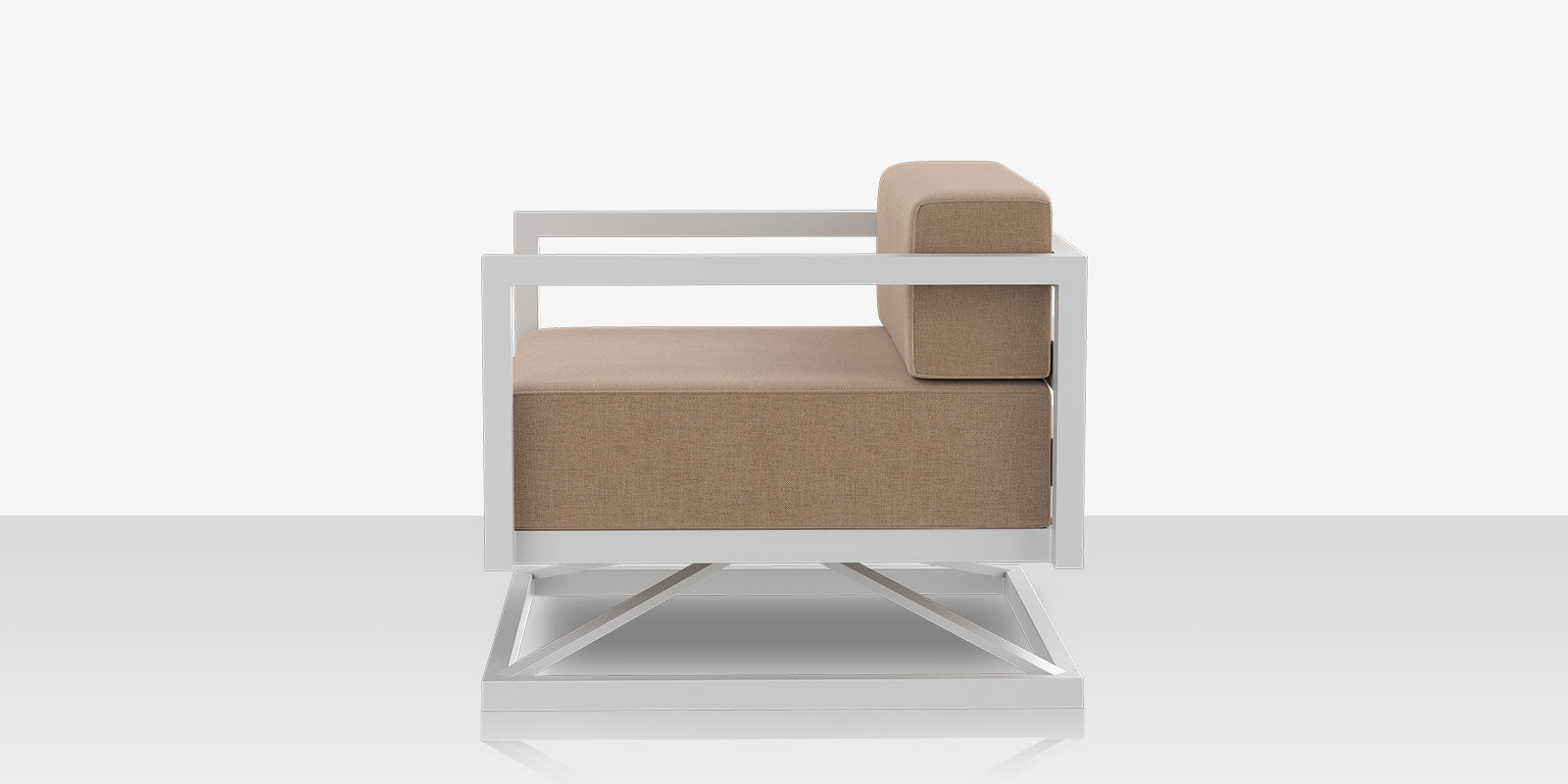DecoScapes Iconic Aluminum Swivel Club Chair