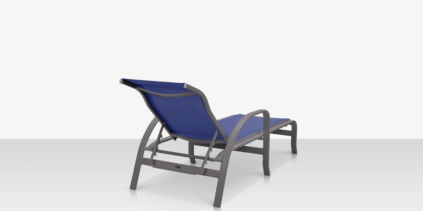 DecoScapes Atlantic Chaise with Arms