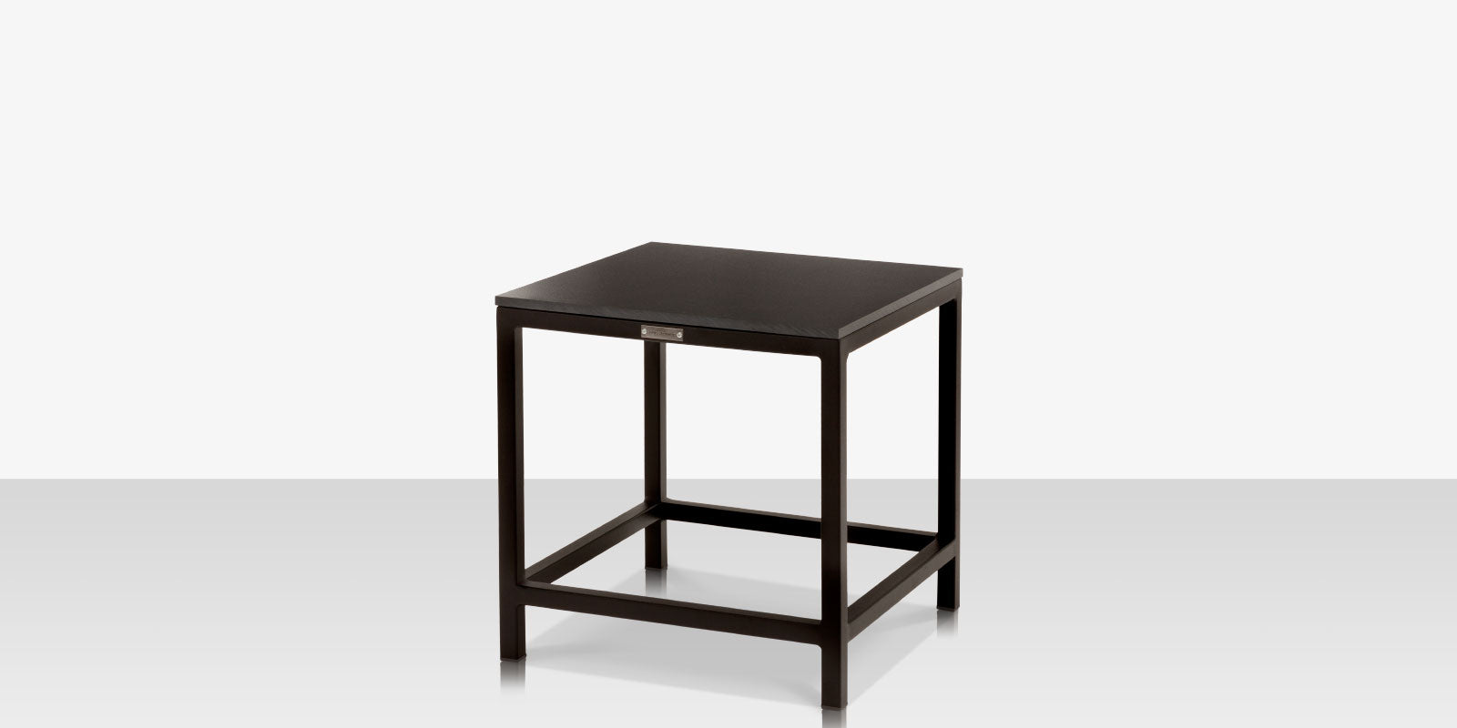DecoScapes Delano Aluminum 18'' Wide Square End Table