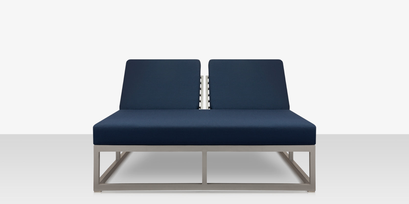 DecoScapes Furniture Iconic Aluminum Daybed