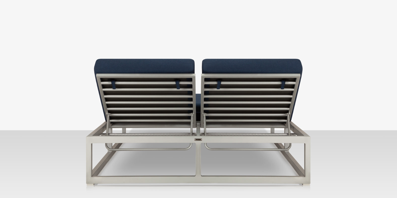 DecoScapes Furniture Iconic Aluminum Daybed