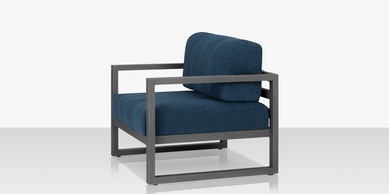 DecoScapes Iconic Aluminum Club Chair