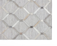 Sunpan Bordeaux Hand-made Rug in Ivory/Grey