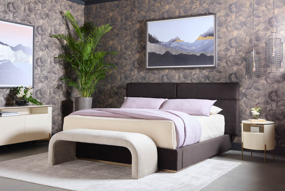 Sunpan Beckham Bed - King - Chacha Cream/Quilted Abbington Charred Brown