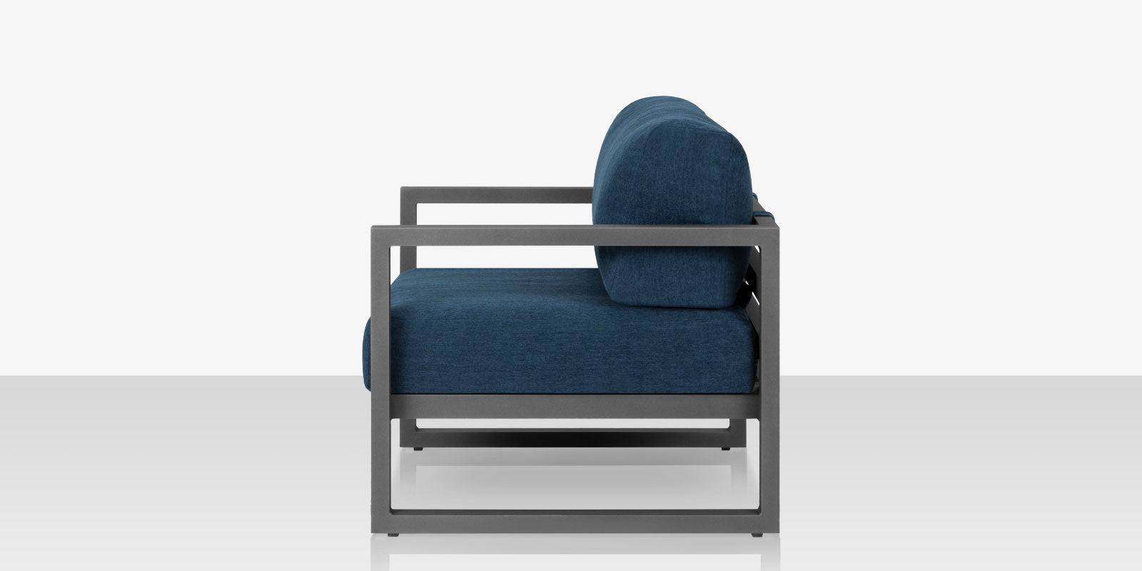 DecoScapes Iconic Aluminum Club Chair