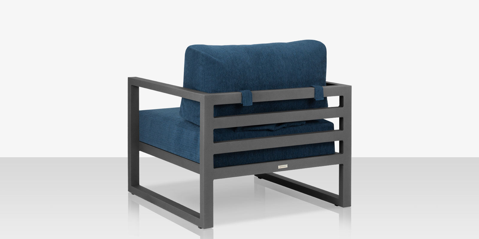 DecoScapes Iconic Aluminum Club Chair