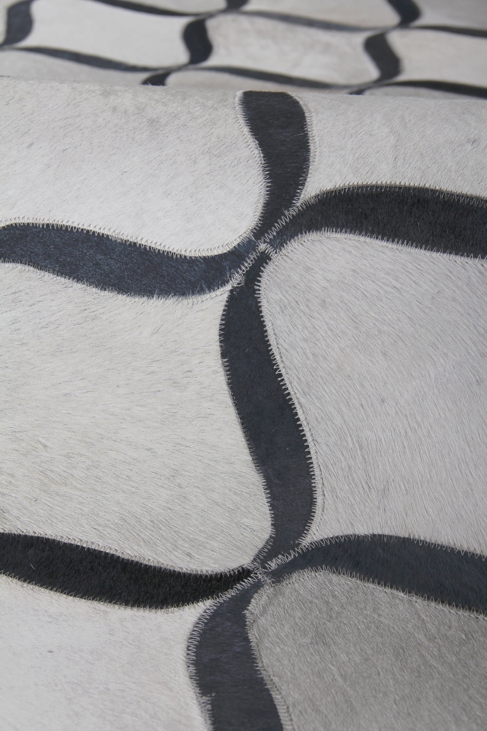 Exquisite Rugs Natural Hide Cowhide Silver Area Rug