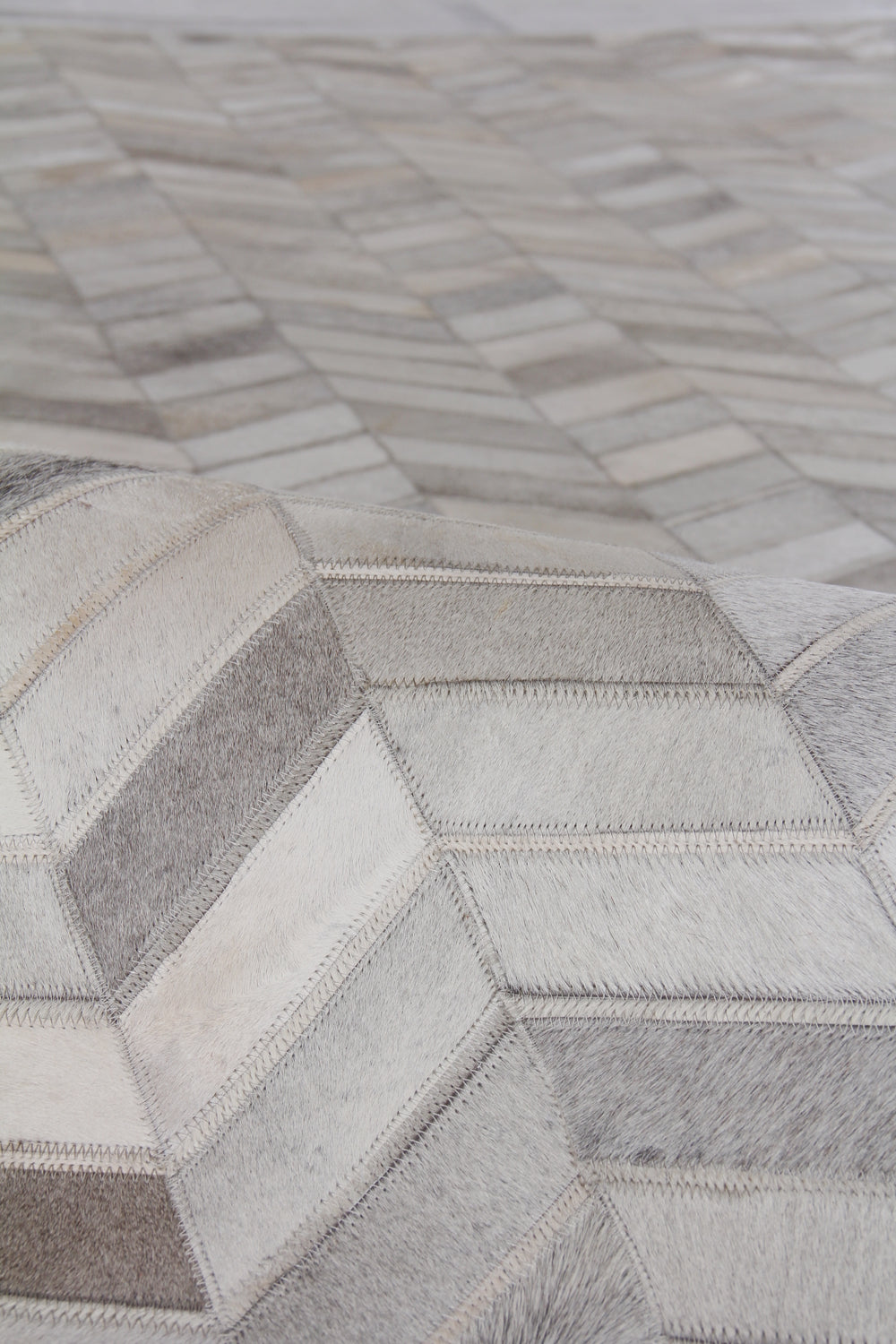 Exquisite Rugs Natural Hide Cowhide Silver Area Rug