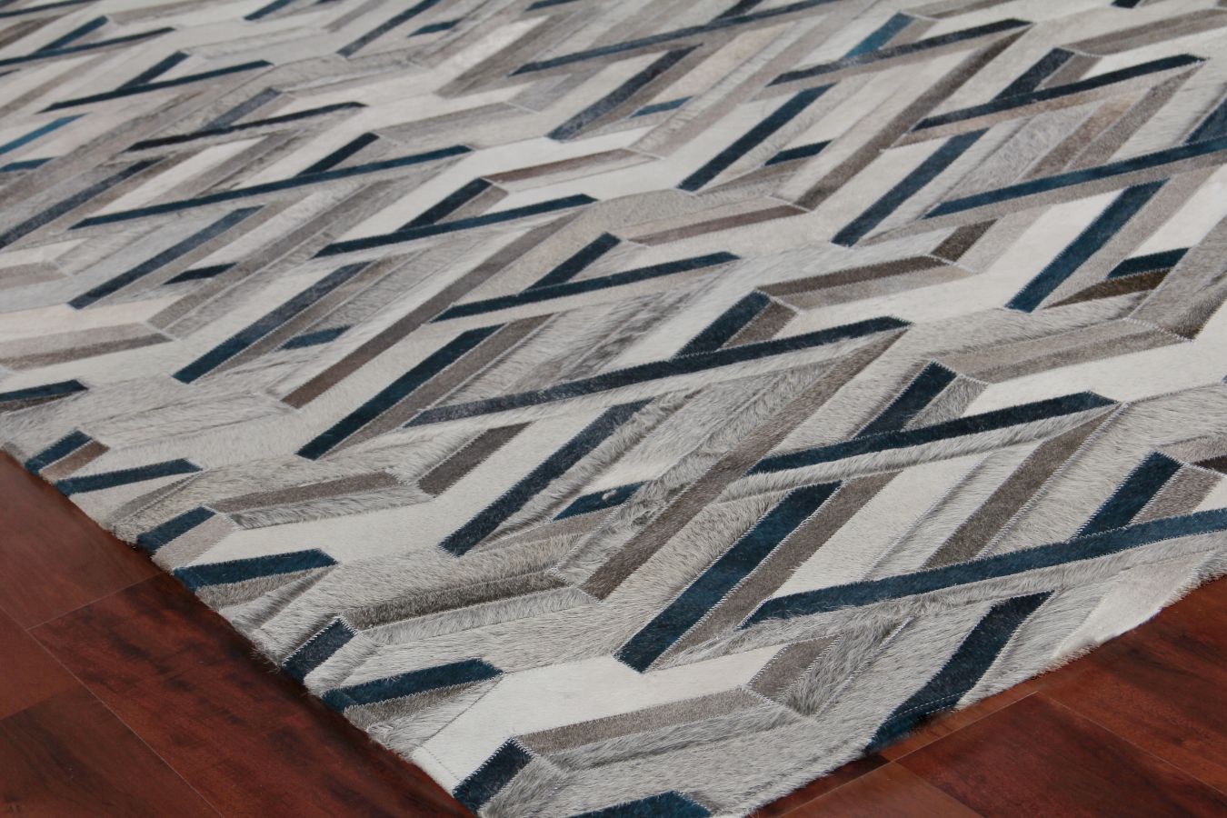 Exquisite Rugs Natural Hide Cowhide Silver Area Rug