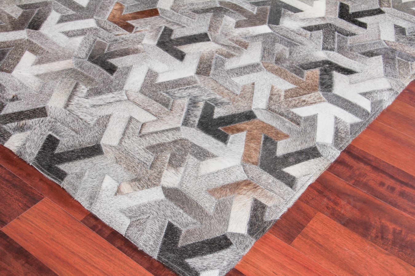 Exquisite Rugs Natural Hide Cowhide Silver Area Rug