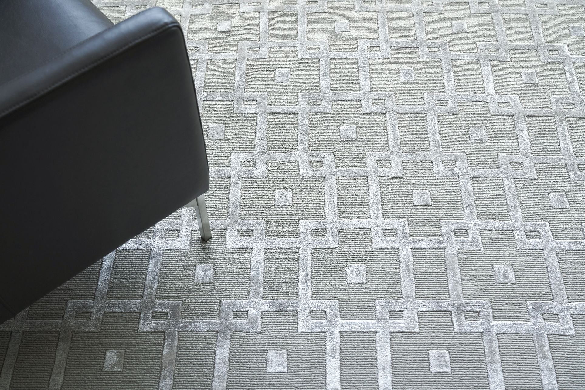 Exquisite Rugs Metro Velvet Handmade Hand-Knotted New Zealand Wool and Viscose  Area Rug