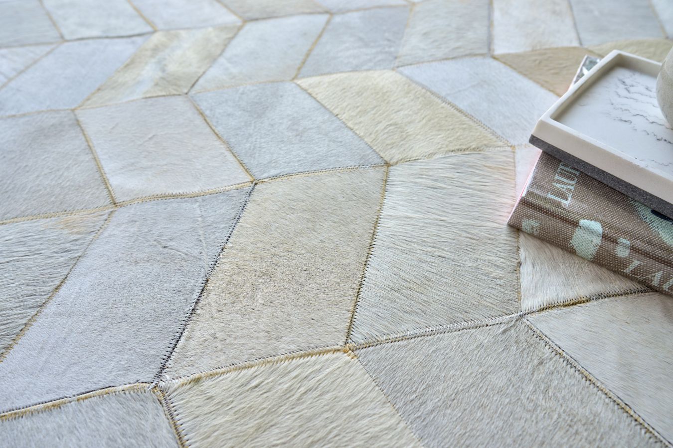 Exquisite Rugs Natural Hide Cowhide Silver Area Rug