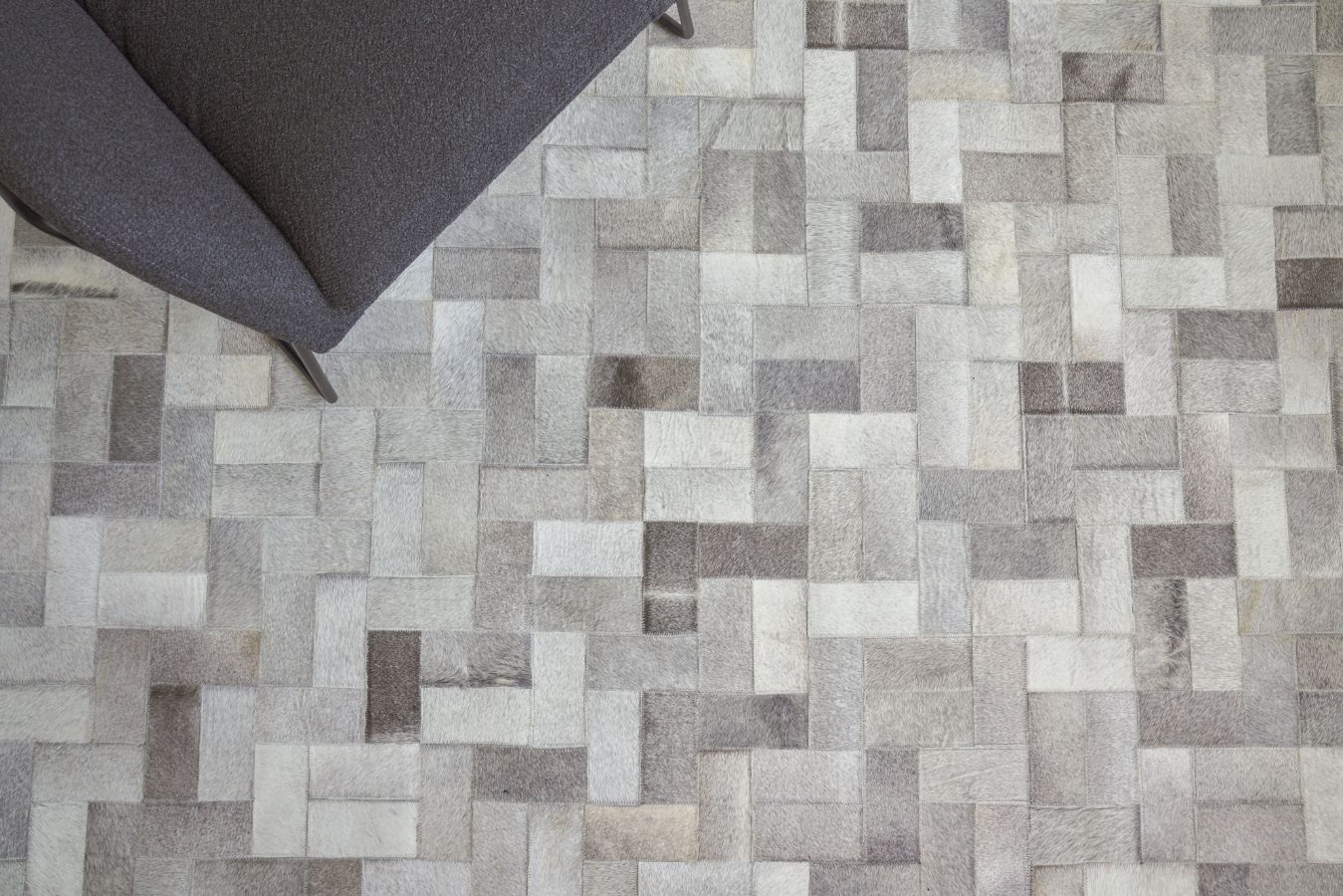 Exquisite Rugs Natural Hide Cowhide Silver Area Rug