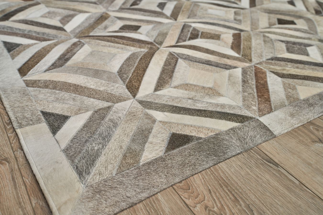 Exquisite Rugs Natural Hide Cowhide Silver Area Rug