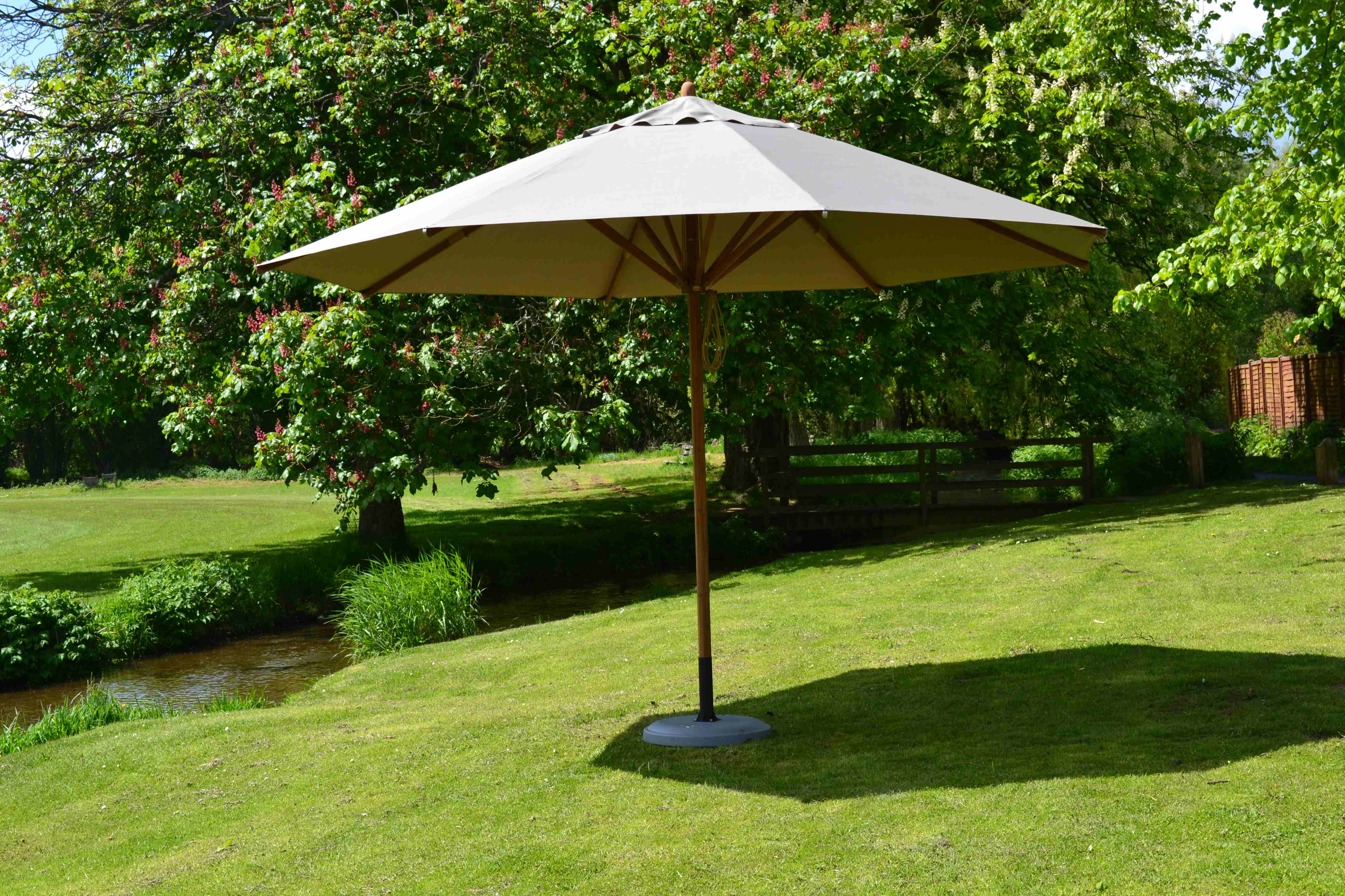 Bambrella Levante 4.0m Round Umbrella