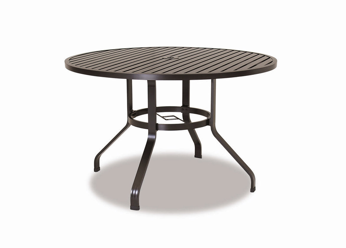 Sunset West La Jolla Aluminum 48" Round Dining Table with Dining Chairs