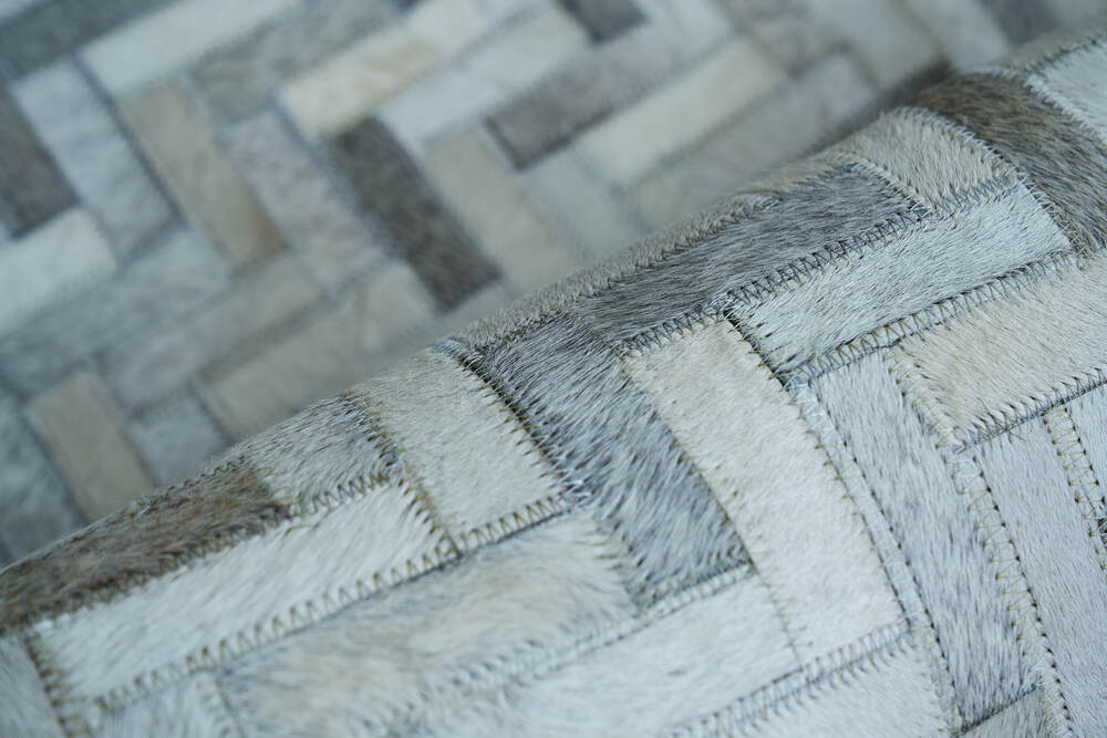 Exquisite Rugs Mosaic Leather Cowhide Ivory Area Rug