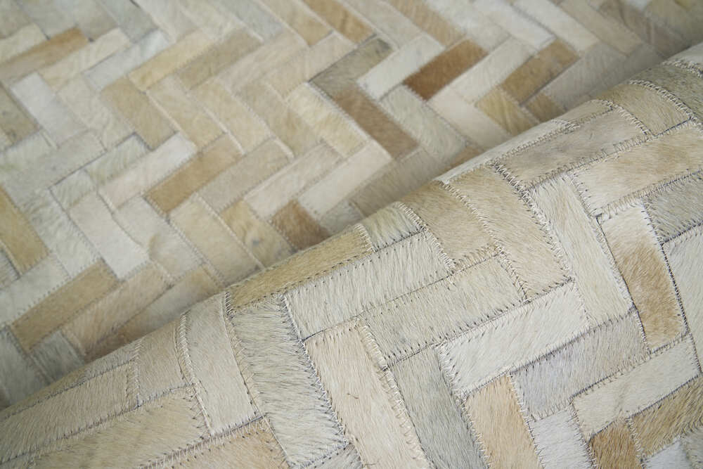 Exquisite Rugs Mosaic Leather Cowhide Ivory Area Rug