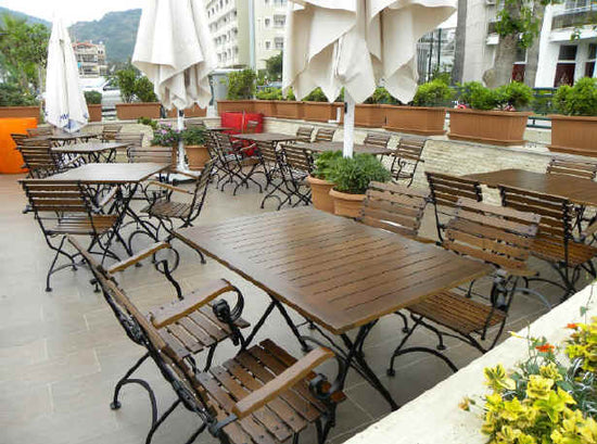 Furniture Designhouse French Cafe Bistro 32" x 48" Rectangular Folding Table - European Chestnut Wood Slat Top