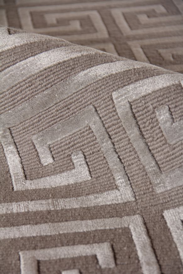 Exquisite Rugs Metro Velvet Handmade Hand-Knotted New Zealand Wool and Viscose  Area Rug