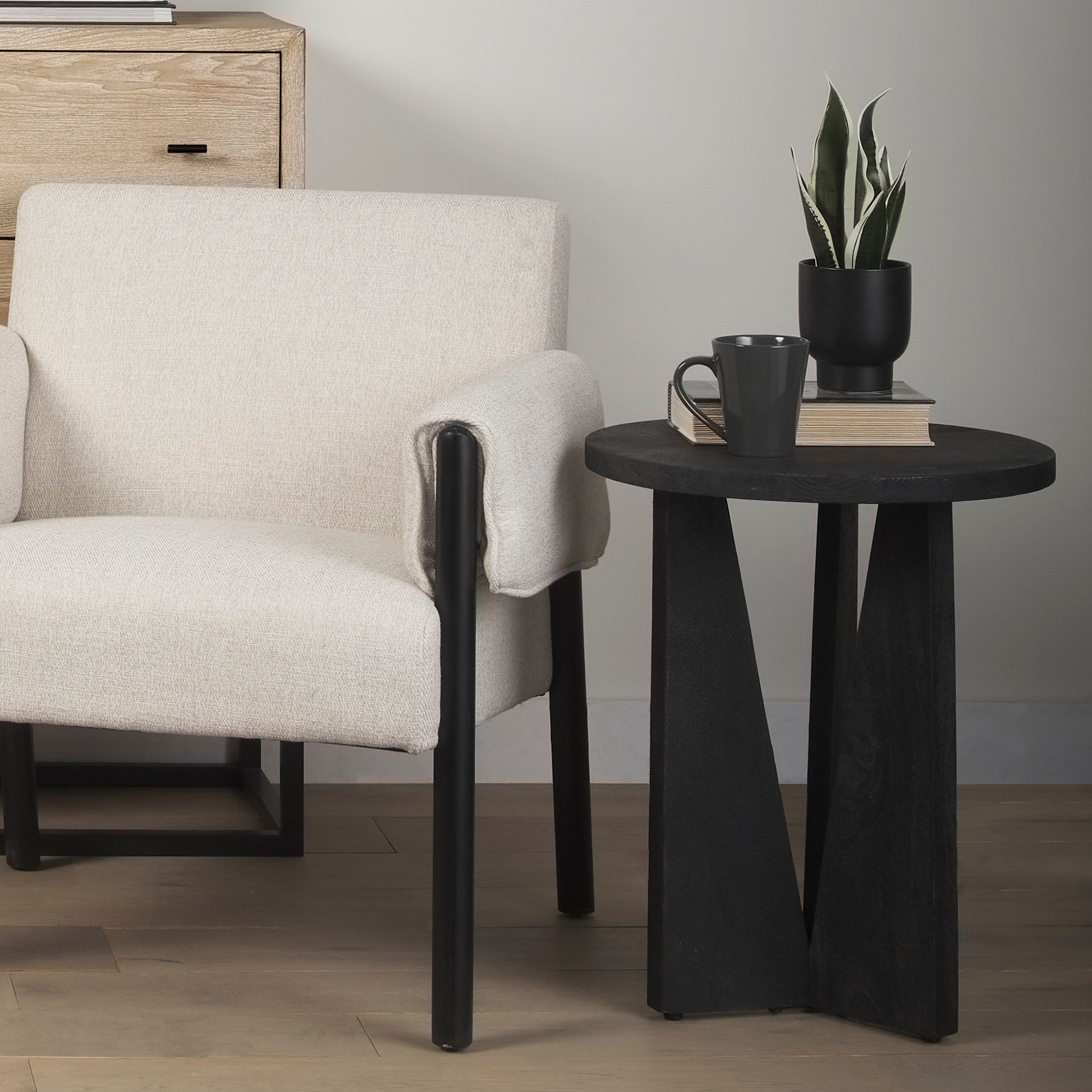 Mercana Mattius Black / Light Wood Accent Table