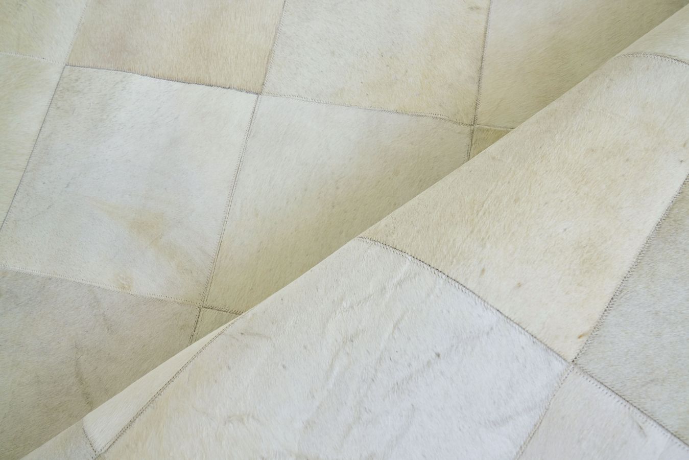 Exquisite Rugs Natural Hide Cowhide Silver Area Rug