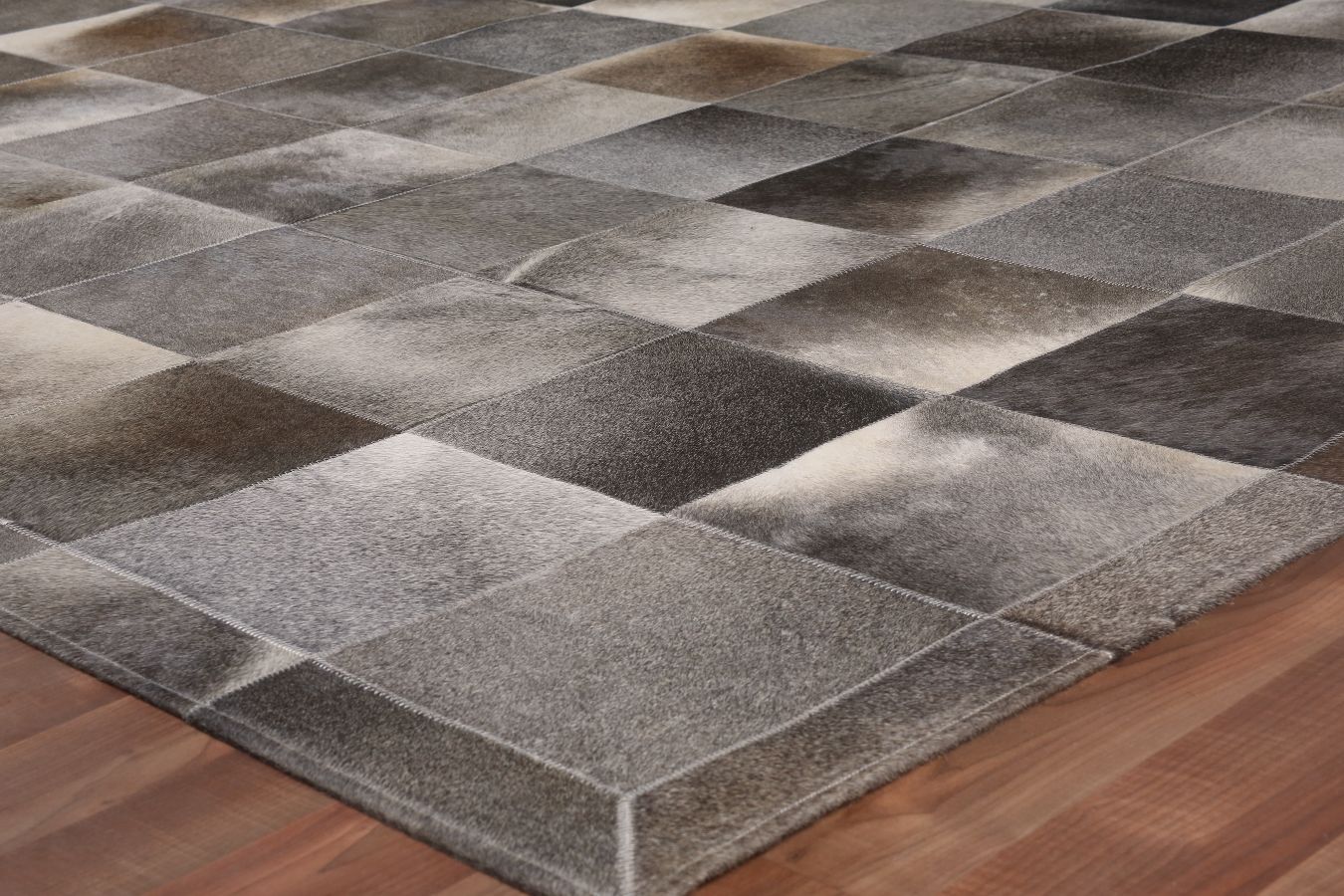 Exquisite Rugs Natural Hide Cowhide Silver Area Rug
